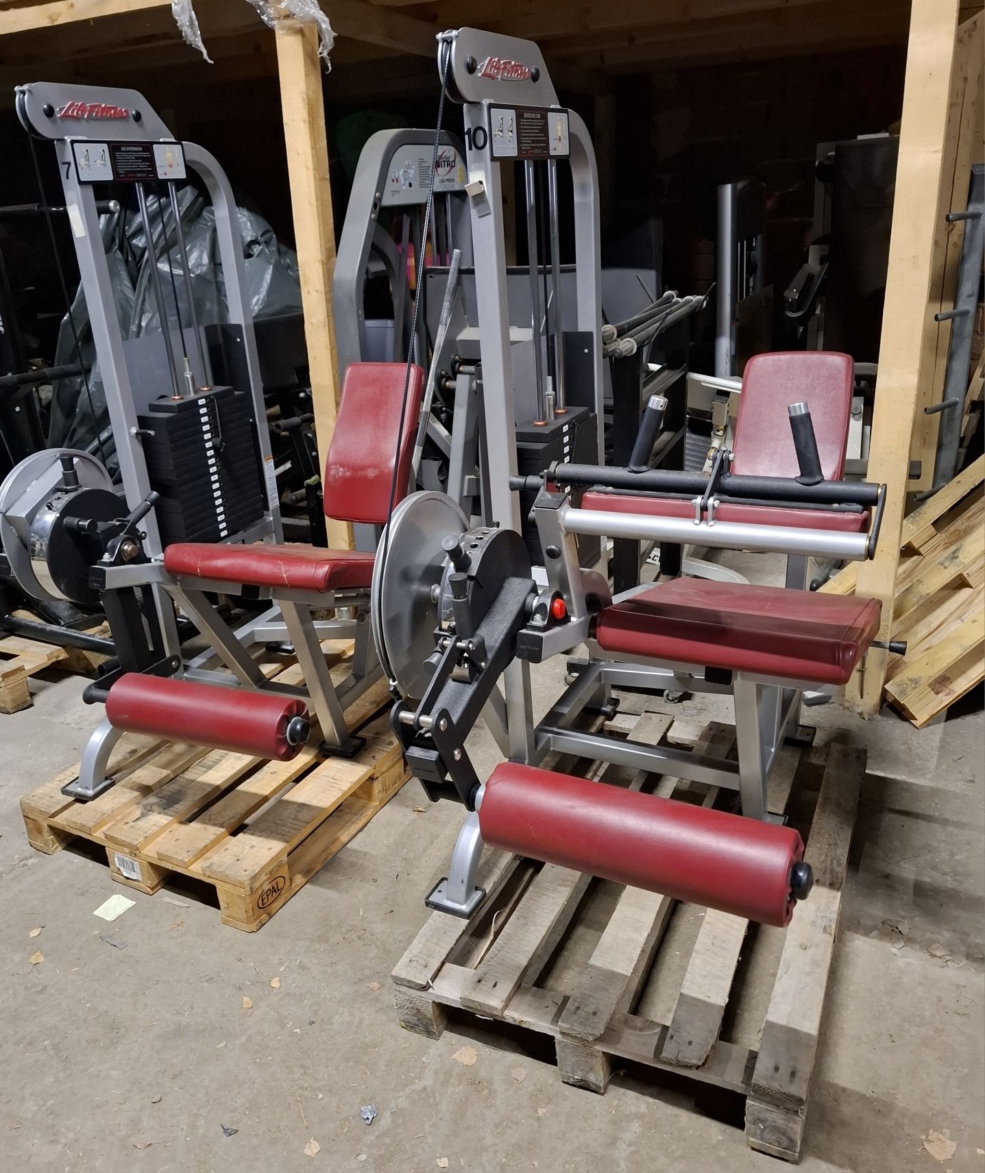 Фитнес уреди Life fitness pro1 предно и задно бедро редно изадно бедро