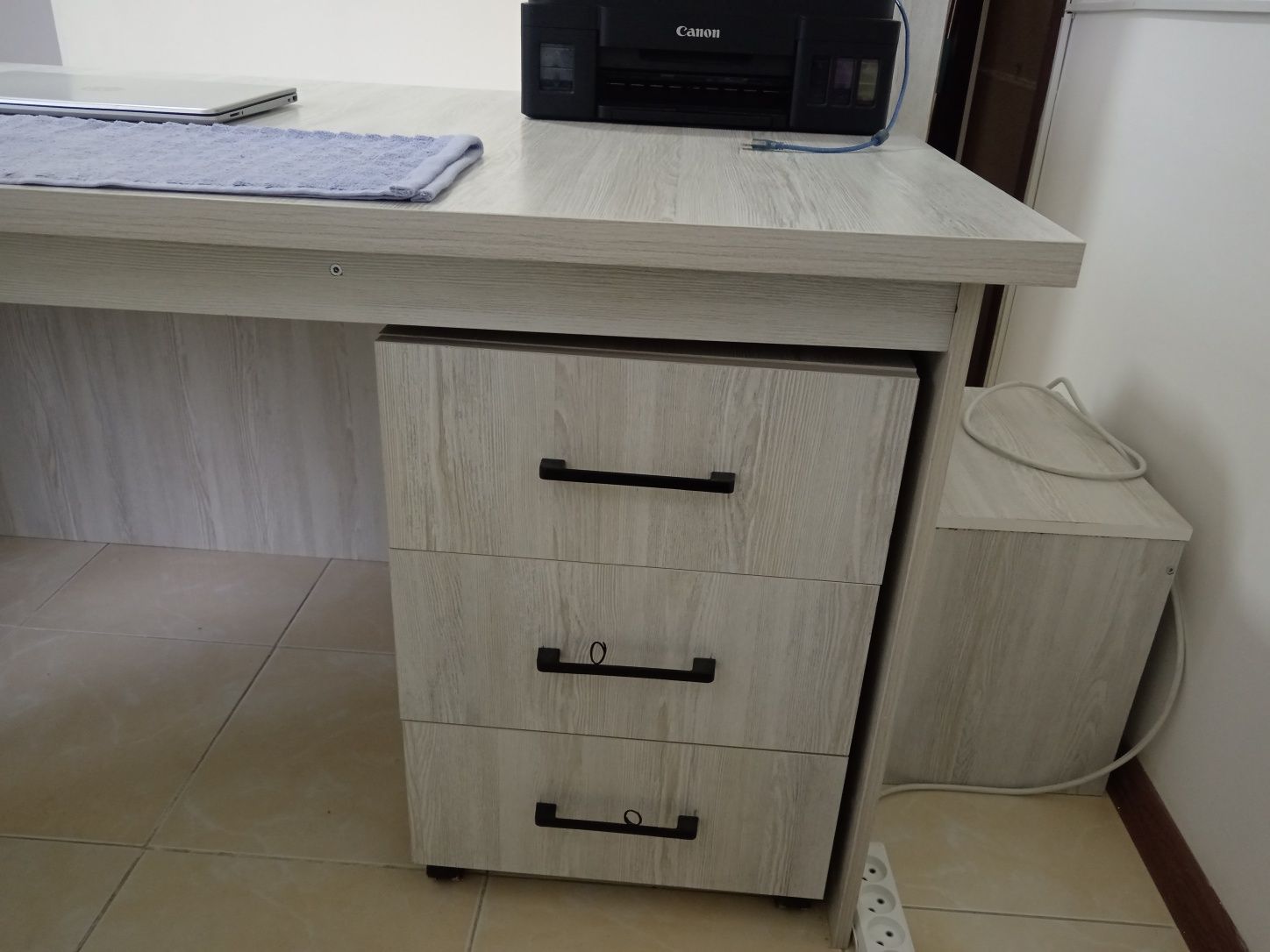 Ofis mebellari sotiladi