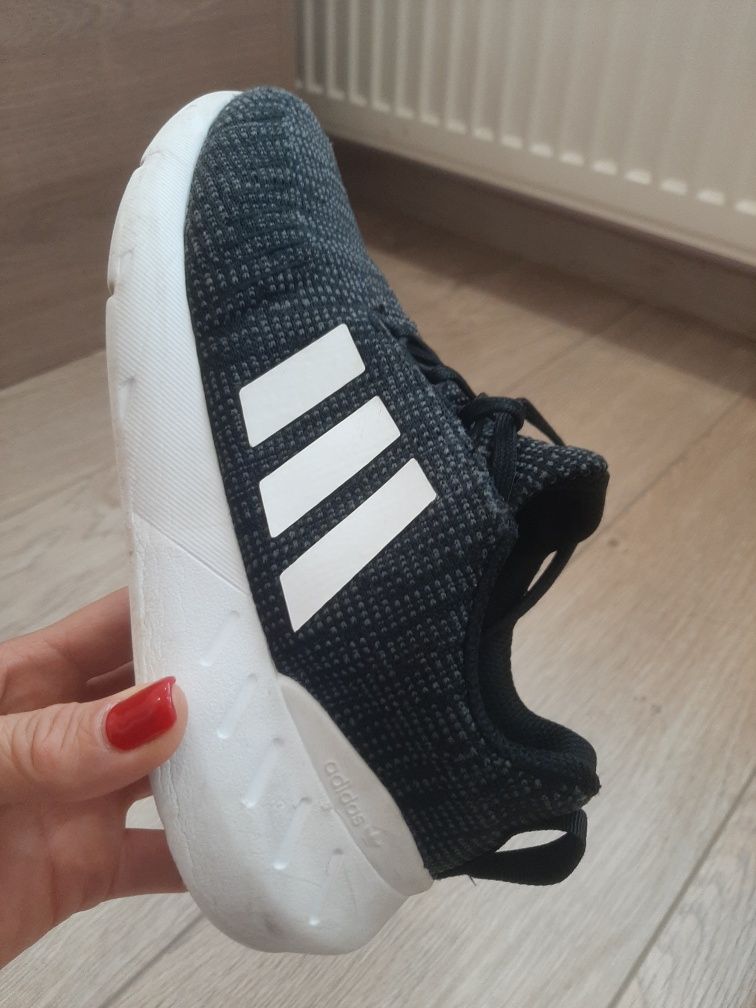 Обувки    Adidas