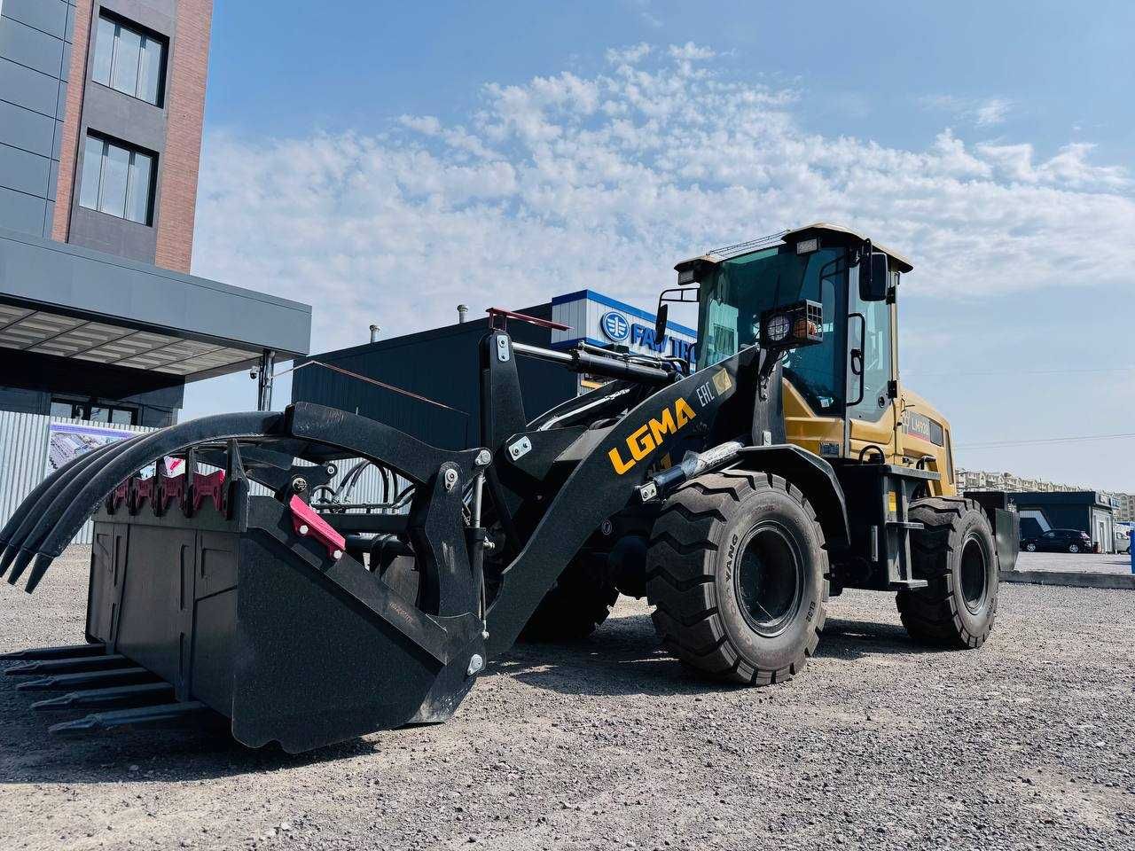 Фронтальный погрузчик Lugong LM938 1.2 куб