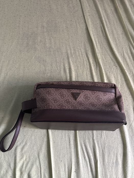 Guess чантичка. нова