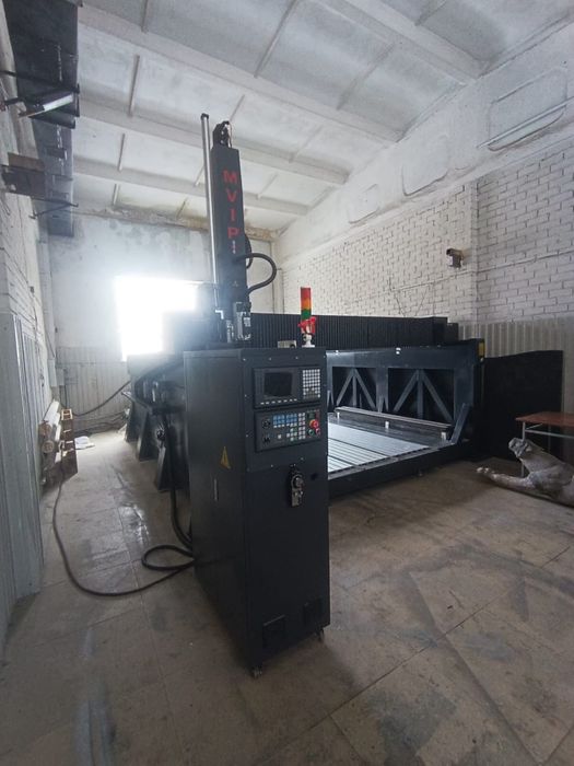 4-осевой фрезерный станок с ЧПУ