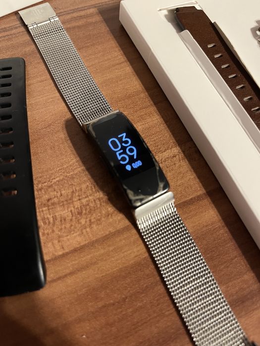 Ceas smartwatch Fitbit Versa Lite si bratara fitness Fitbit Inspire HR