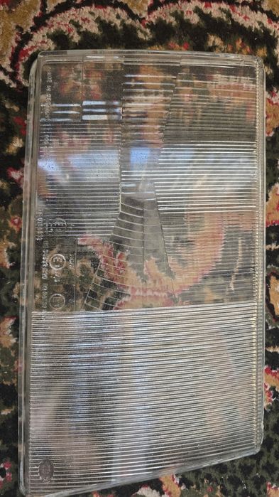 Стекла на фары мерседес 124 оригинал Hella