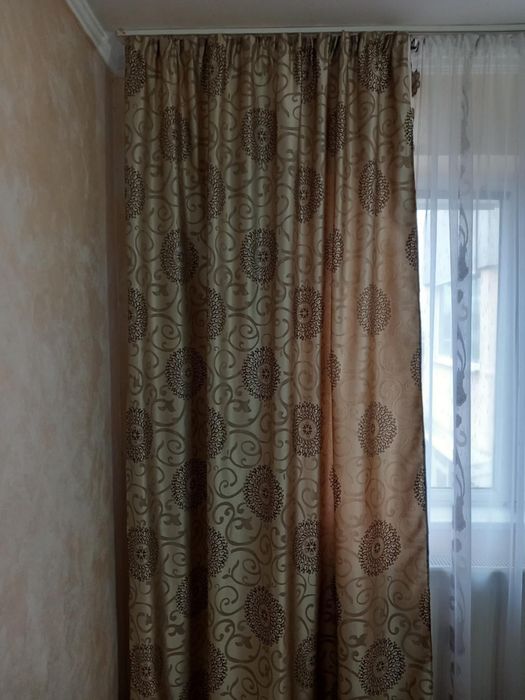 Vand doua seturi de draperii in stare foarte buna