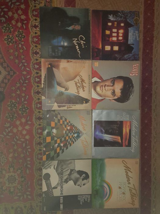 Vand discuri de vinil cu muzica usoara, populara, clasica