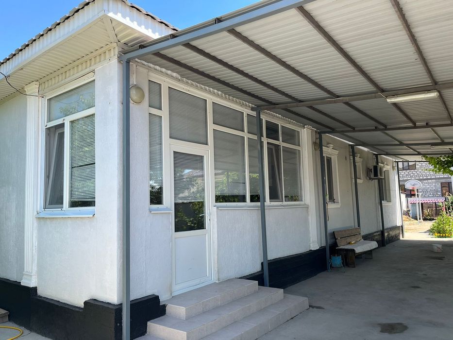 Продам дом со двором