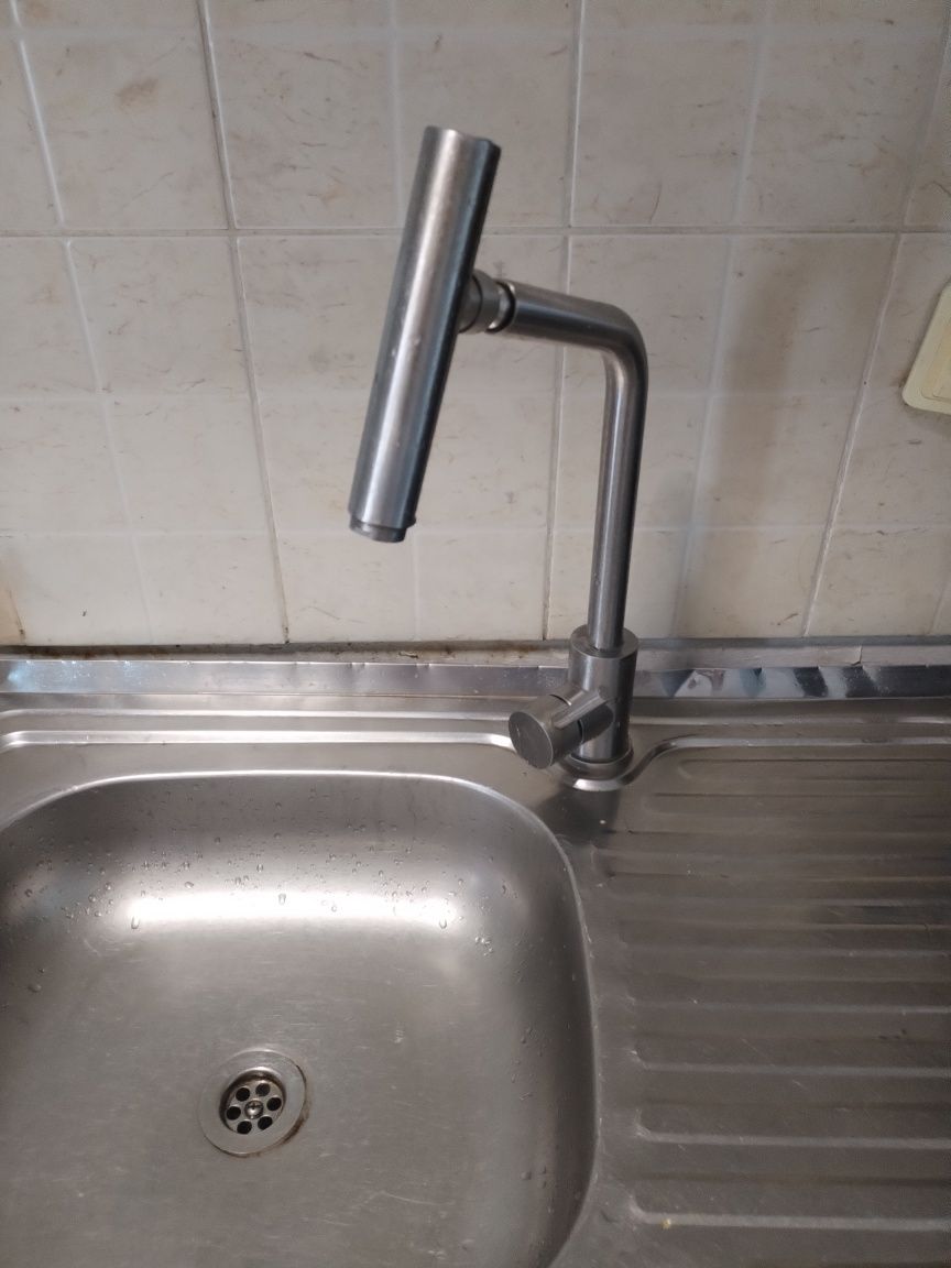 Chiuveta cu baterie de bucătărie