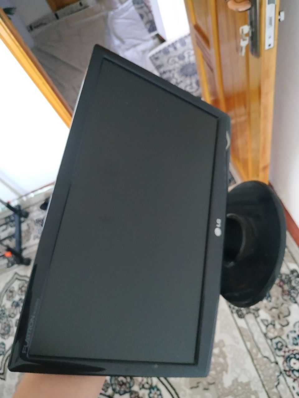 Монитор сотилади LG19