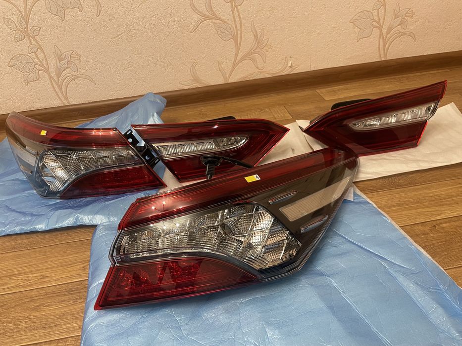 Задние фонари оригинал от камри 75 GR Sport