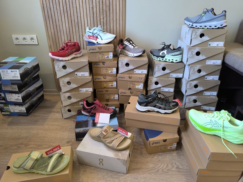 Asics дамски  спортни обувки НОВИAsics Novablast 3 , Номера -39.5, 40.