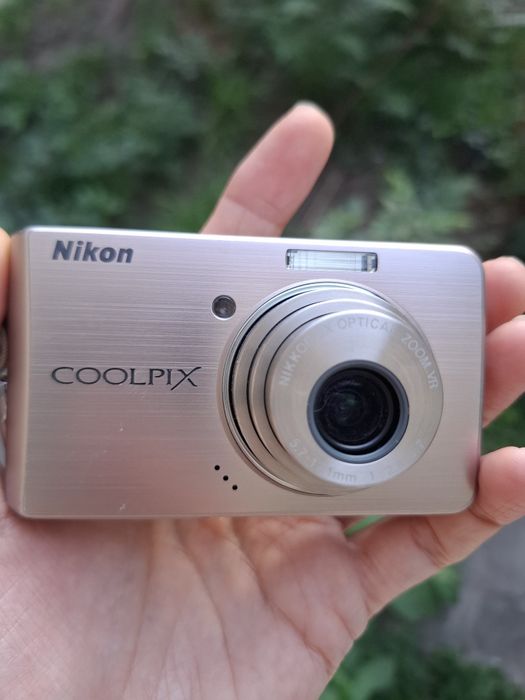 Компактен дигитален фотоапарат NIKON COOLPIX S520