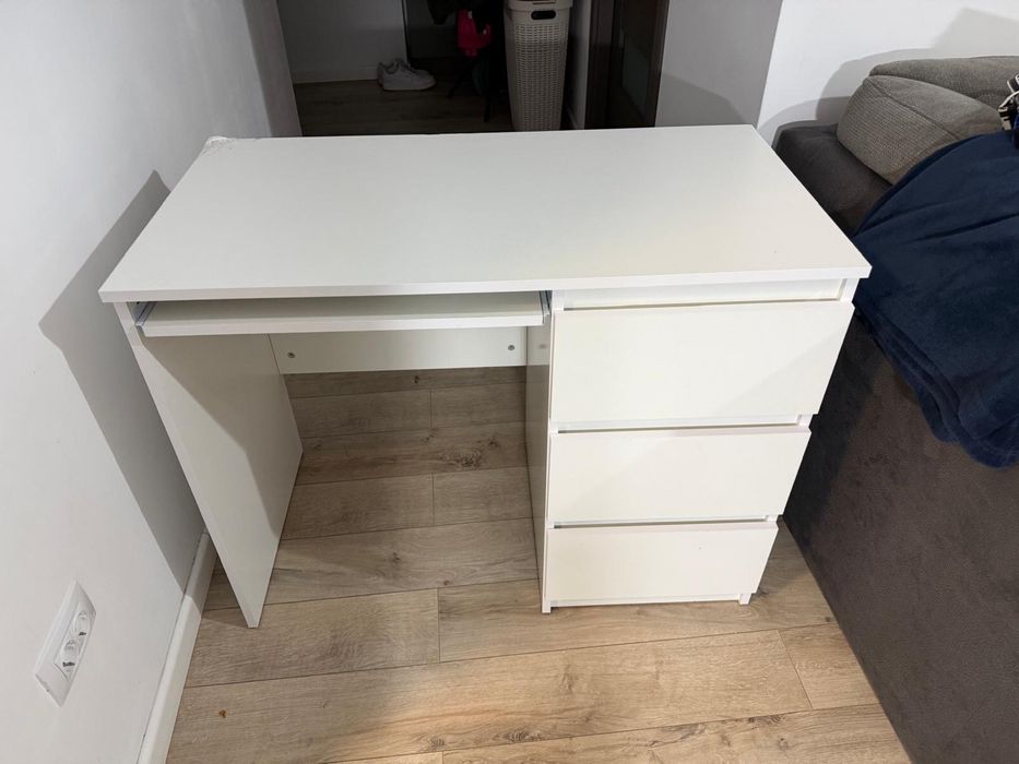 birou alb achizitionat luna noiembrie nefolosit