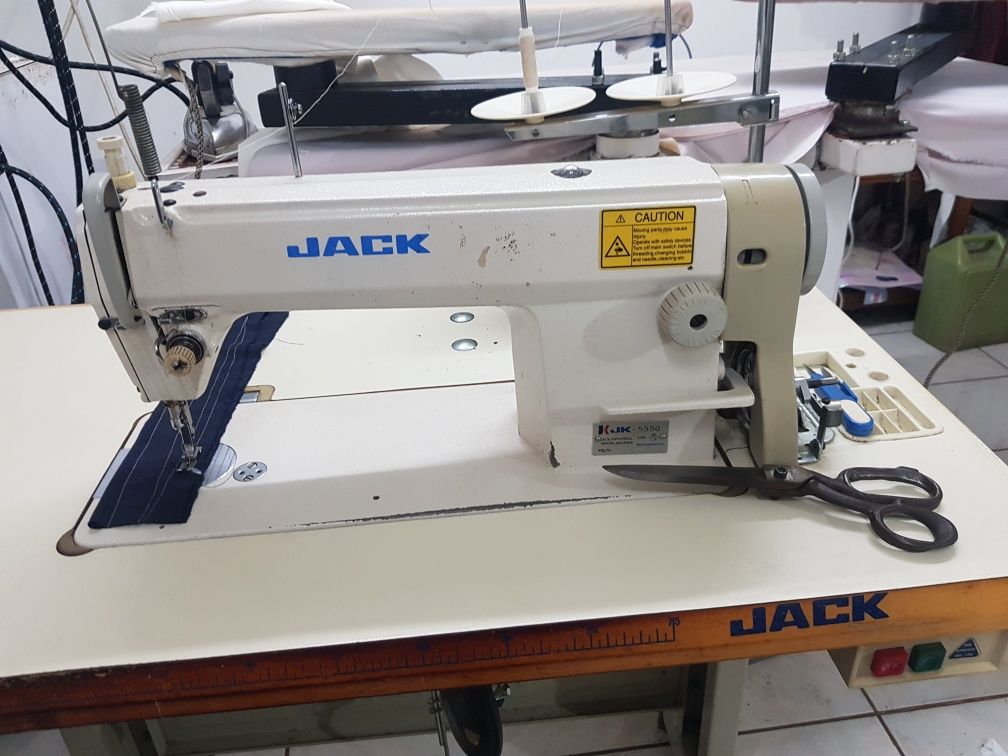 Vand masini de cusut liniare Juki si Jack