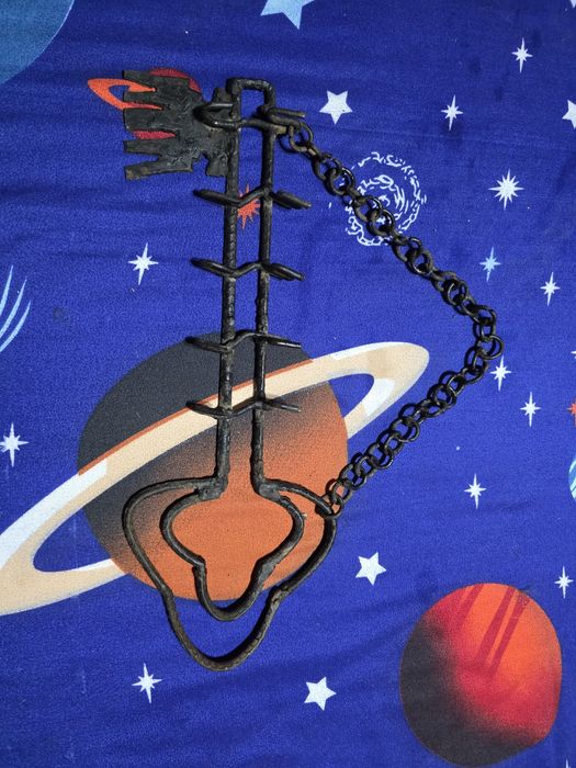 Cuier in forma de cheie din fier forjat