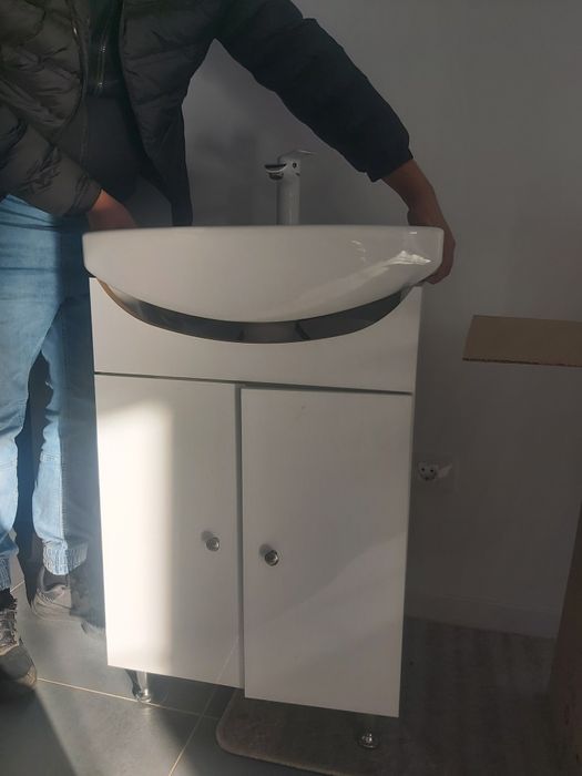 Corp de baie +chiuveta+baterie