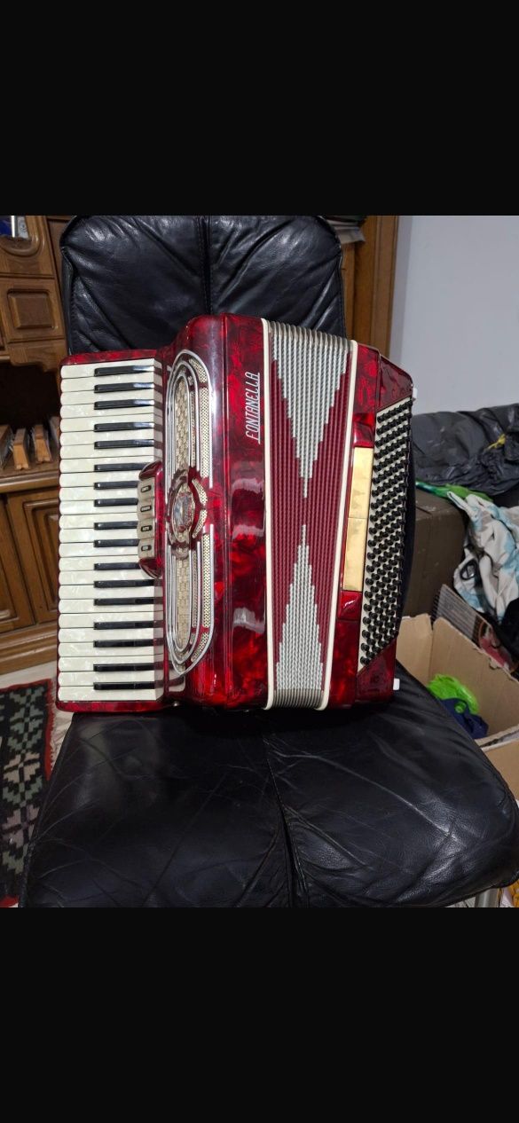 Vând acordeon 120 basi