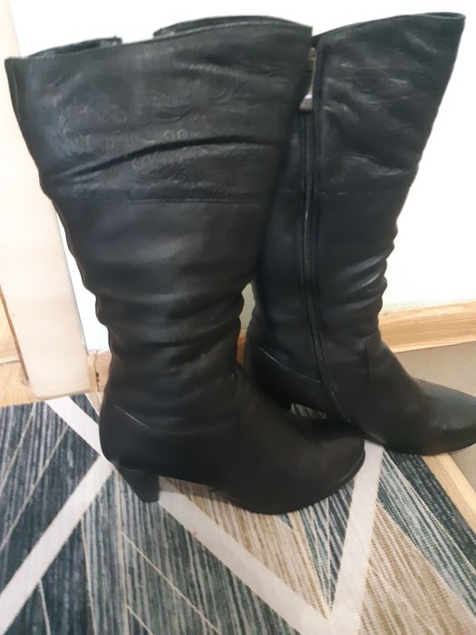 Продам кожаные сапоги