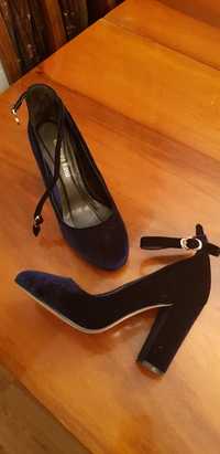 Продам бархатные туфли р-р 36, цвет темно-синий, новые