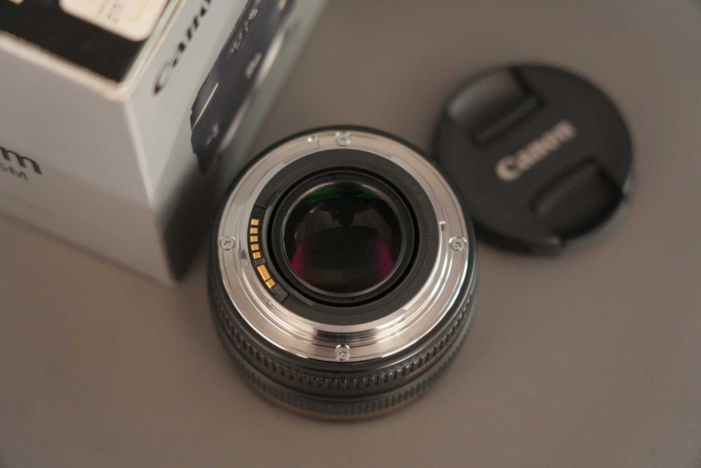 50 MM f 1.4 Canon obiktiv sotiladi