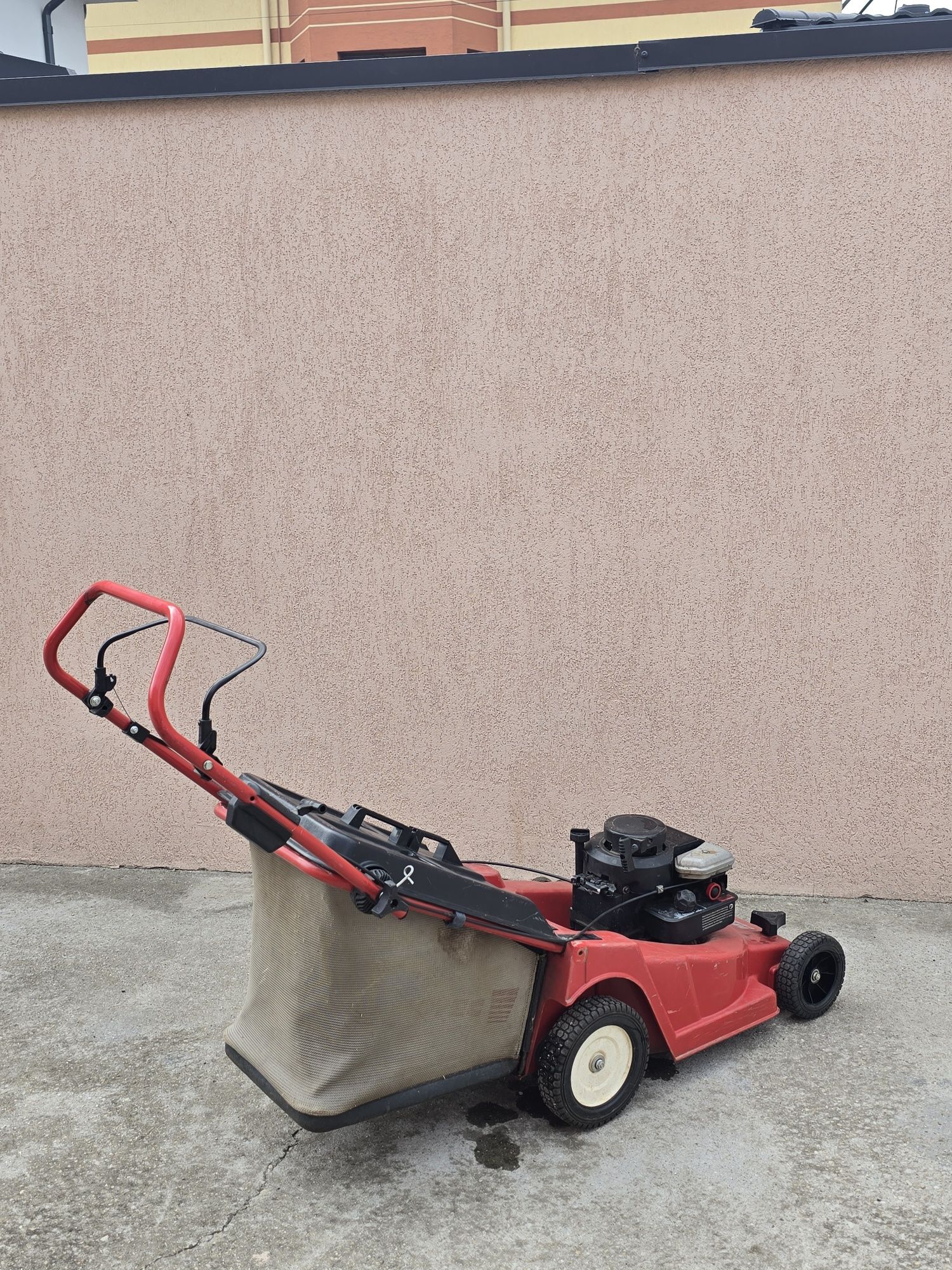 Vand masina tuns iarba pe benzina MTD motor Briggs&Stratton 3.5 cai