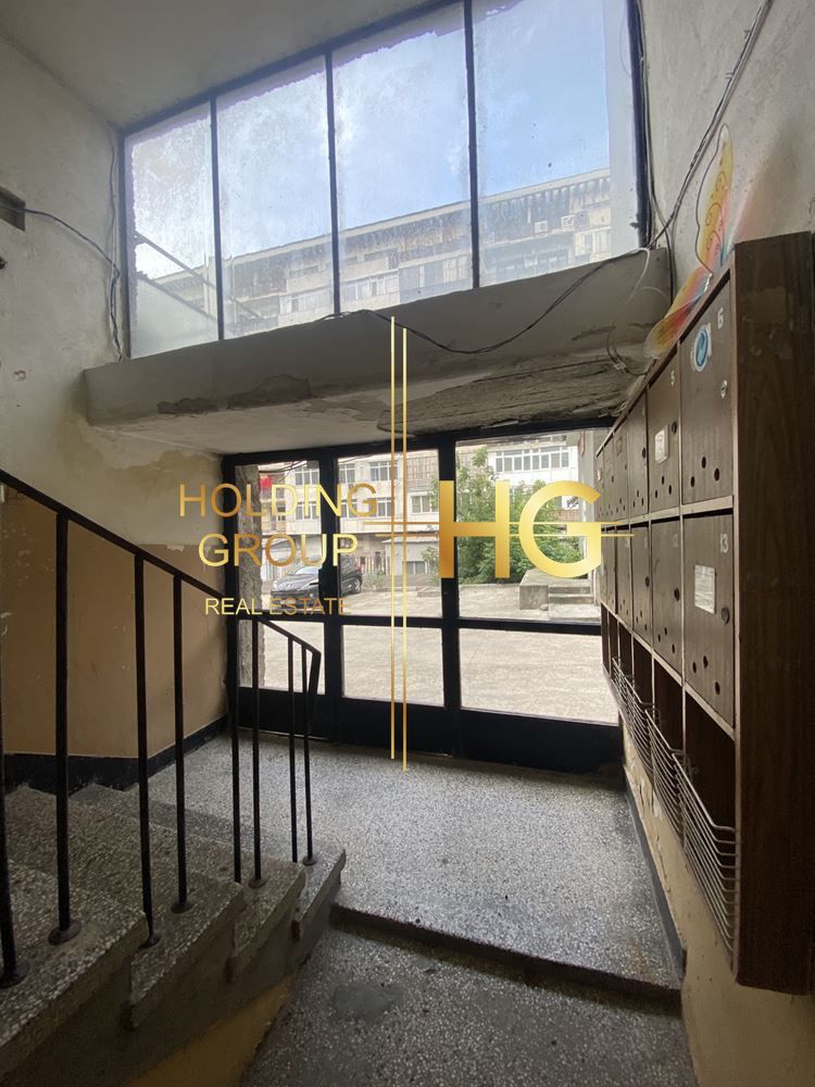 Продава се Четиристаен апартамент в Добрич, Център - 130 кв.м за 539 €/кв.м - Снимка #8
