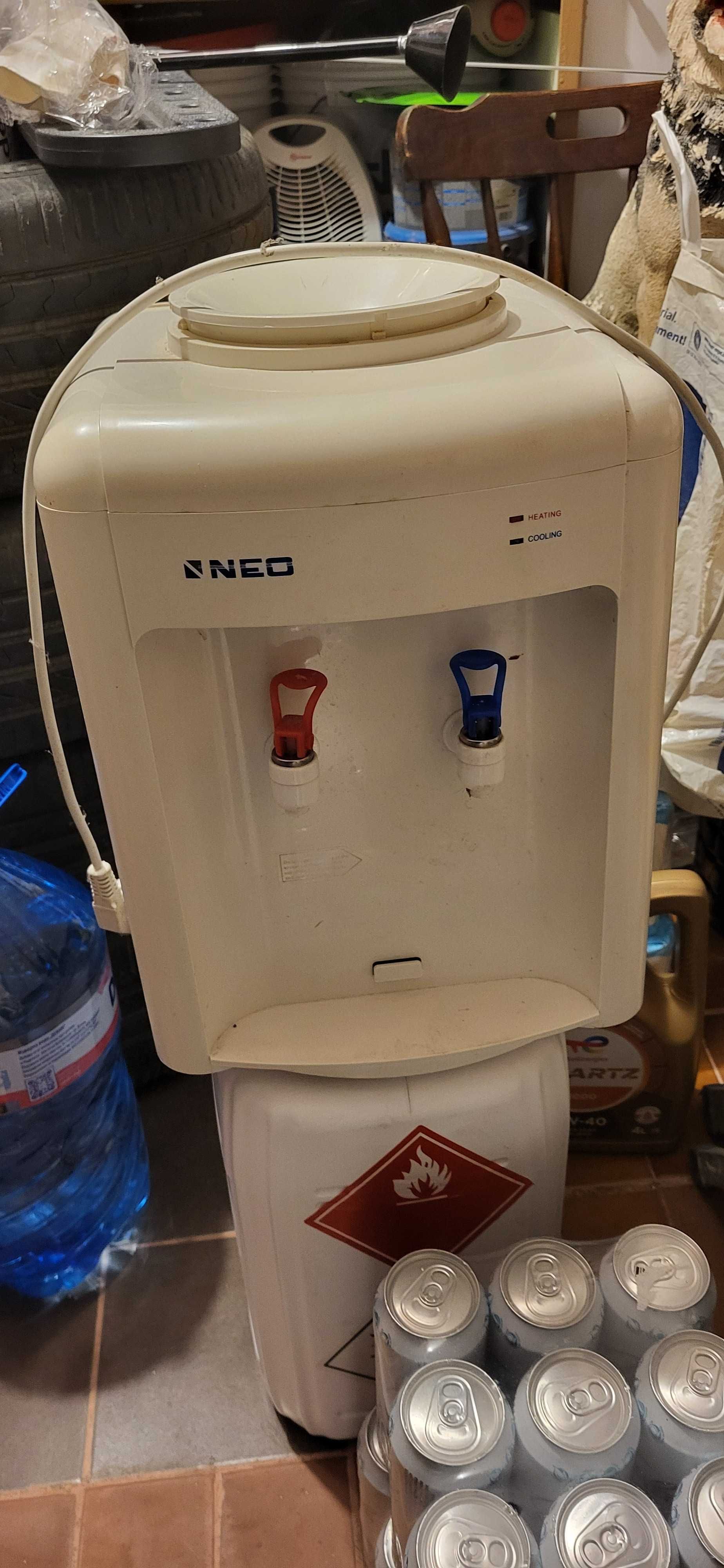 Диспенсър за вода NEO