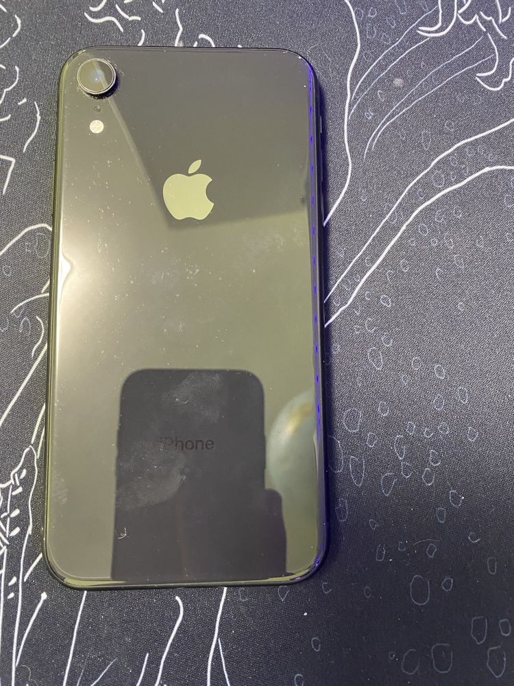 iPhone XR продам