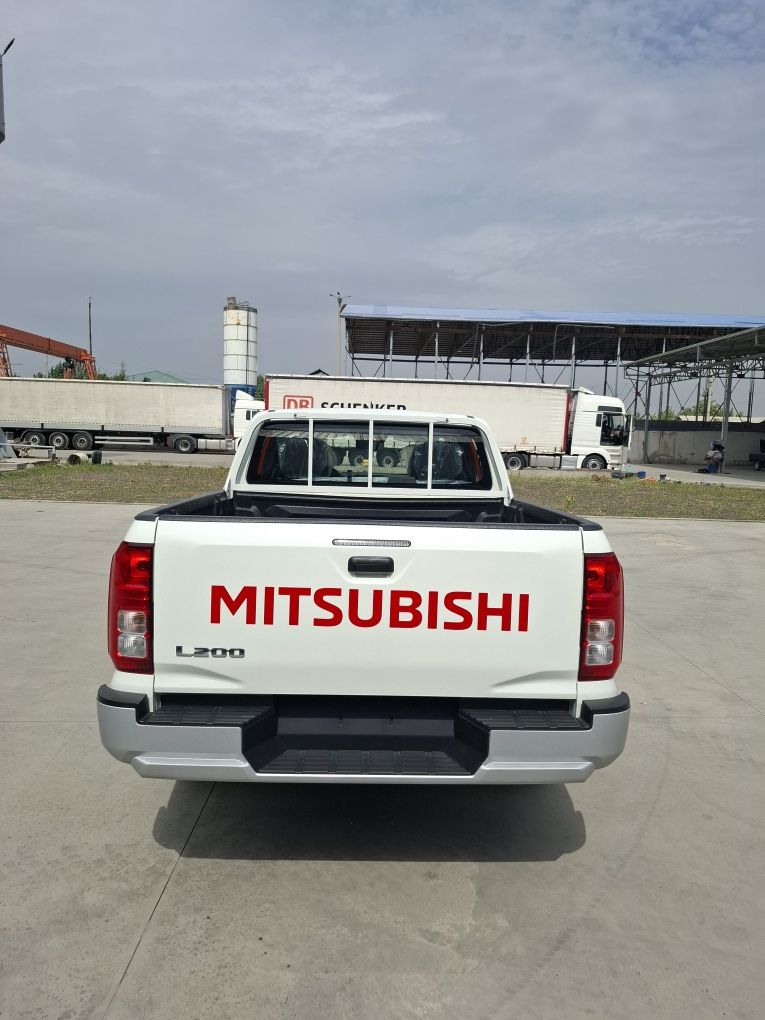 Mitsubishi L200 sotiladi