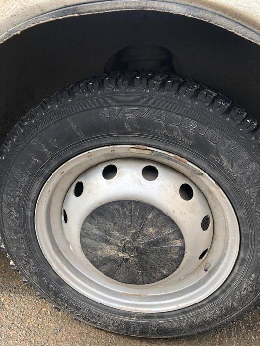 Продам два комплекта резины