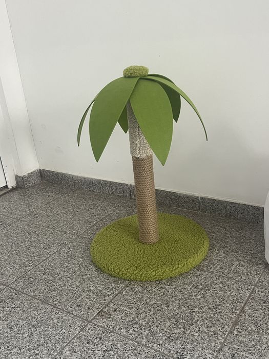 stalp de zgariat pentru pisici