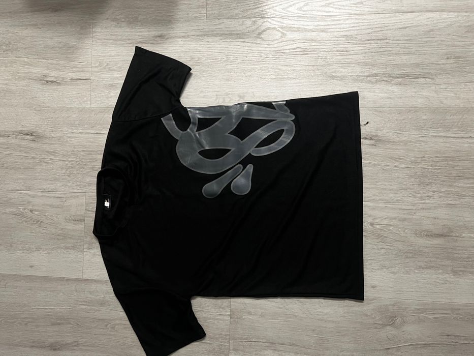 Tricou negru Syna World