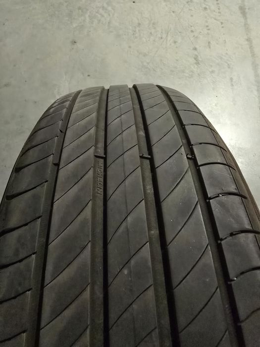 Anvelope vara Michelin 215 65 17 in stare foarte buna