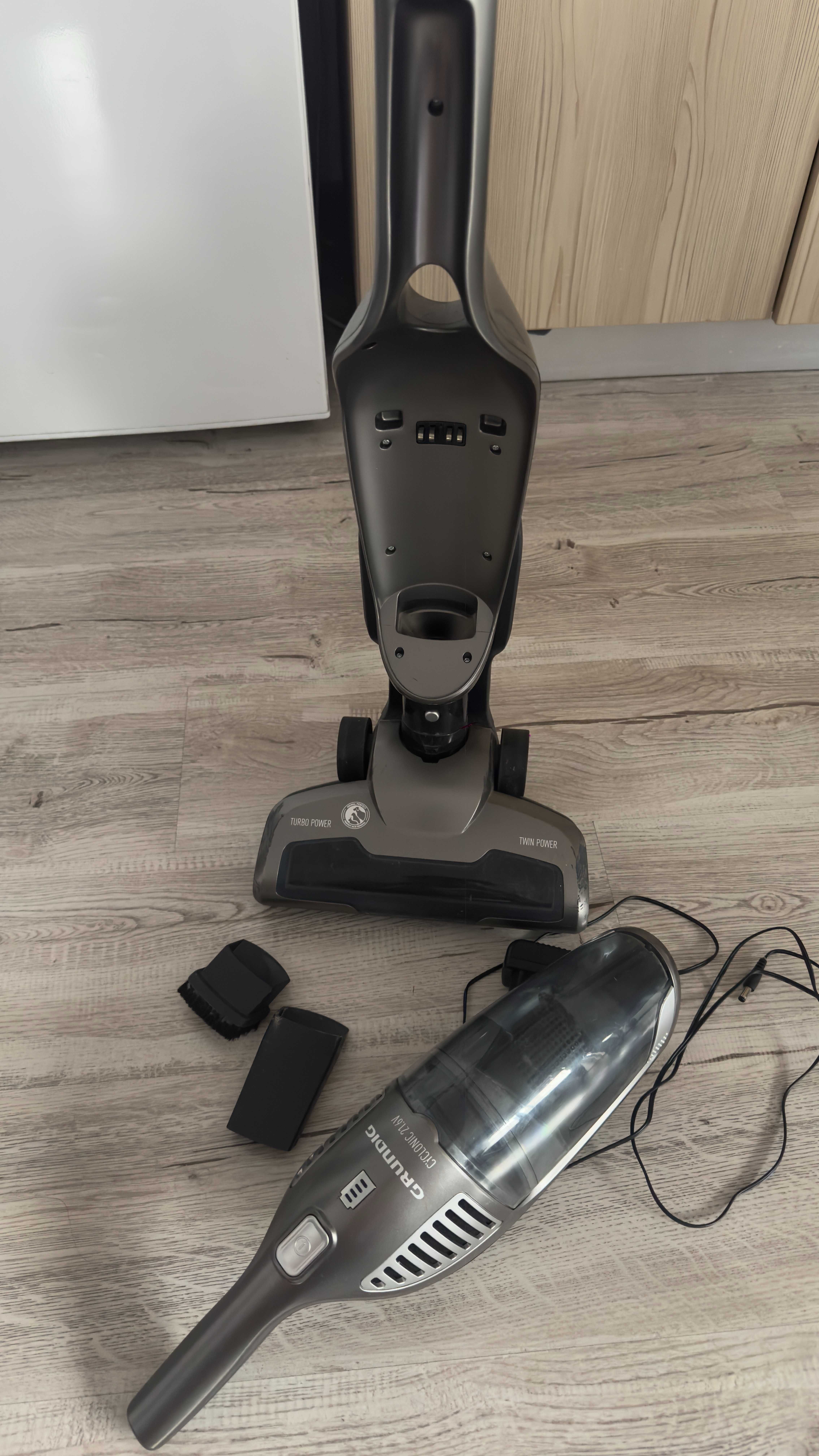 Aspirator vertical Grundig