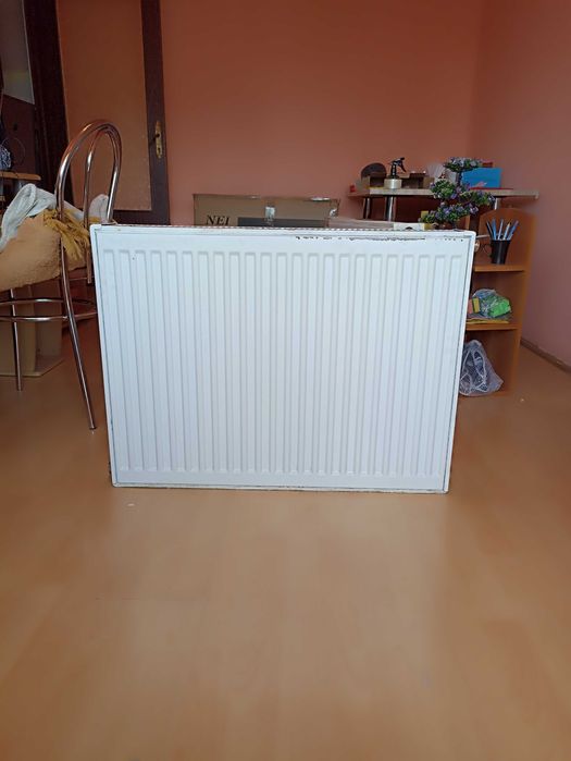 Vând radiator panou din oțel, în stare funcțională bună