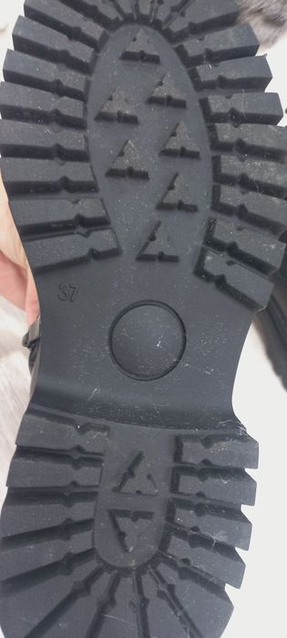 Продам зимнюю обувь