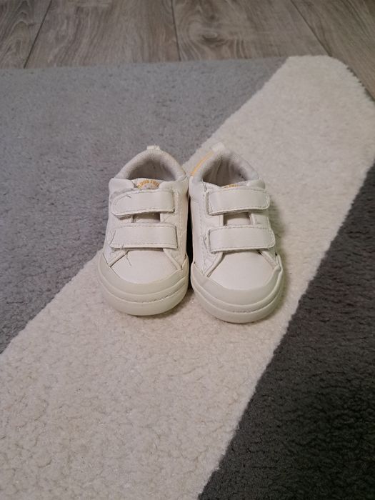 Adidasi h&m  marimea 18/19, fetite.