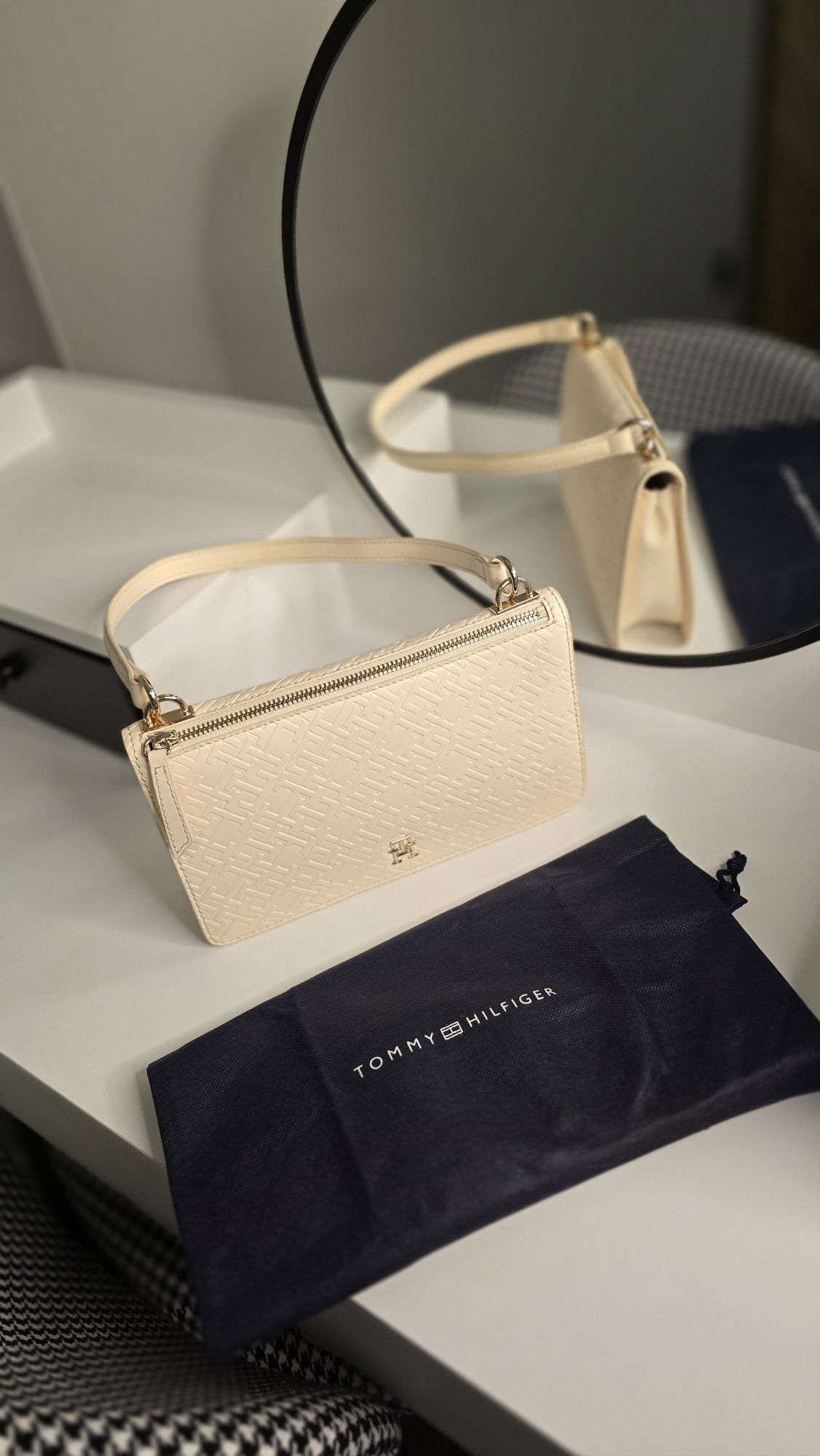 ОРИГИНАЛНА чанта Tommy Hilfiger. Като нова.