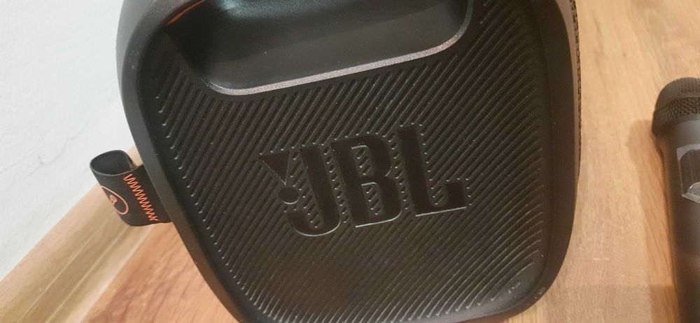 Vând boxa portabilă **JBL PartyBox On-The-Go Essential**, 100 W