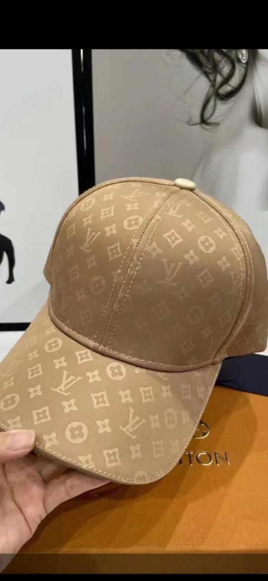 Șapcă Louis Vuitton model 2025,  8 modele