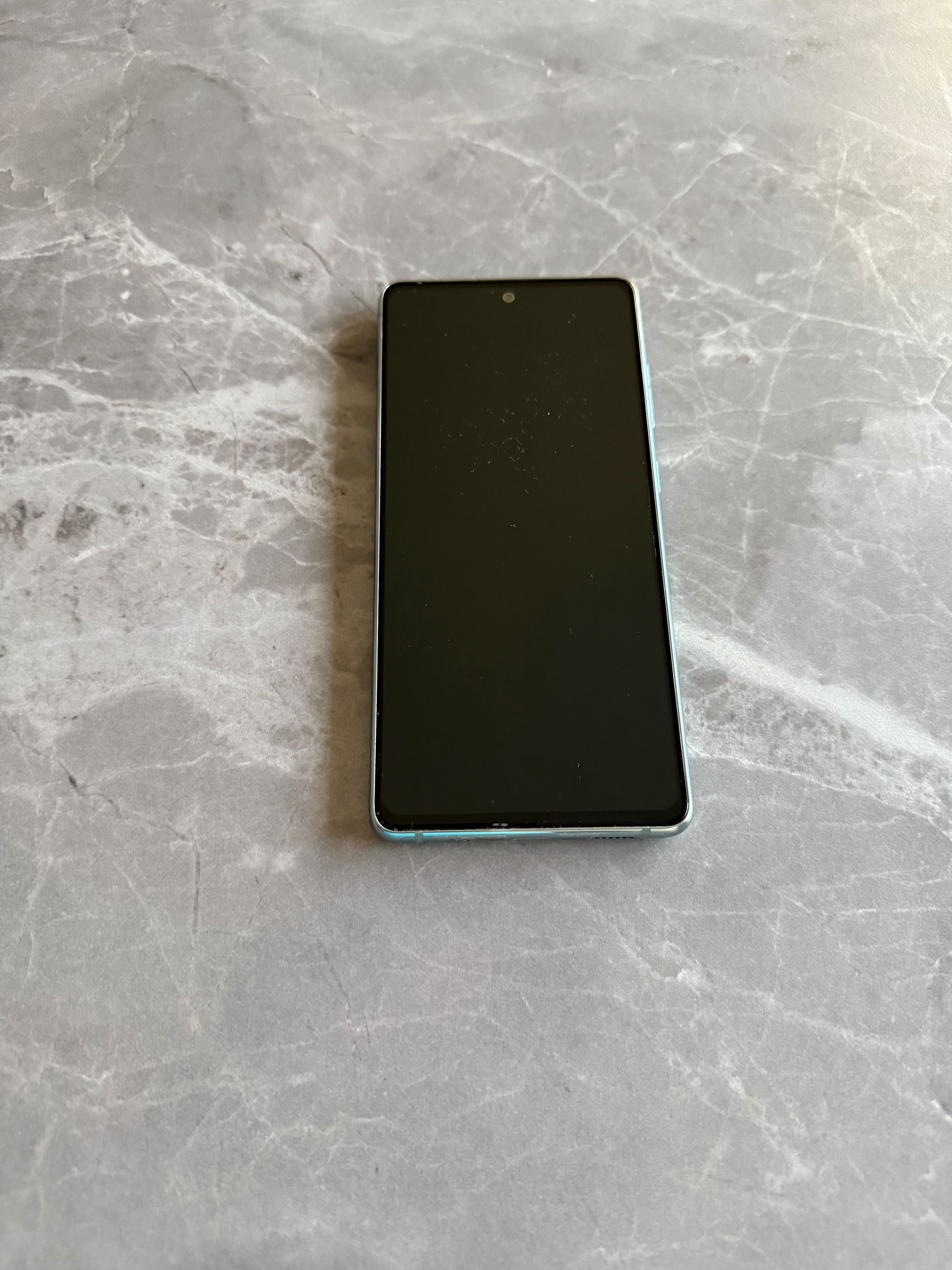 Samsung S20FE отличен