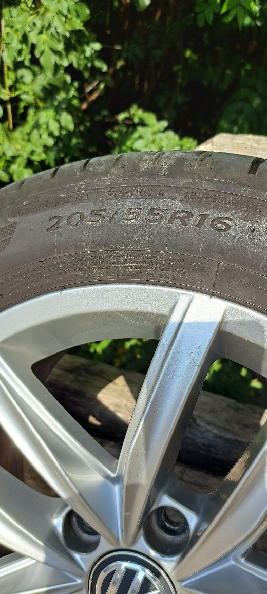 Продавам гуми с джанти   205  55  16.    5× 12 централен 57.1