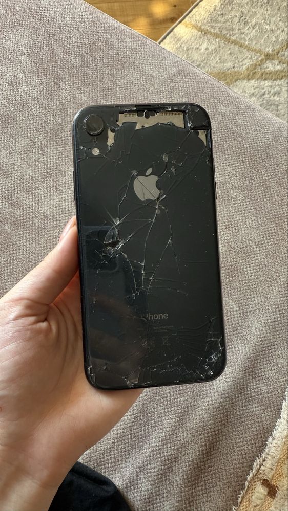 Продается телефон Iphone XR 64 gb
