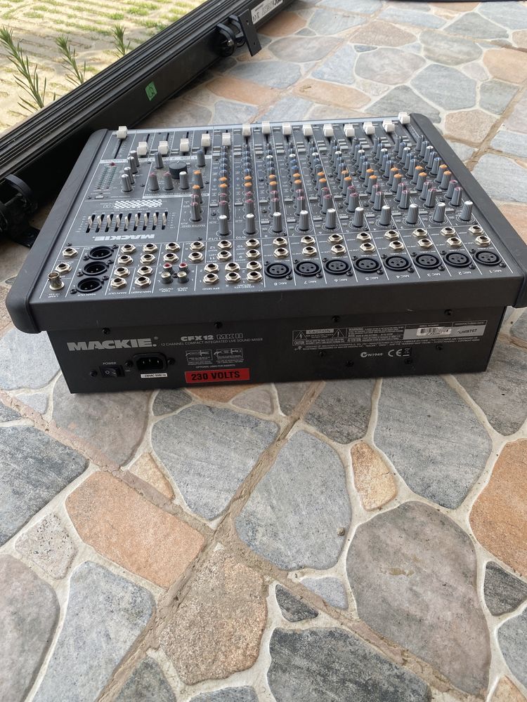 Mixer ,mackie.CFX12 makii