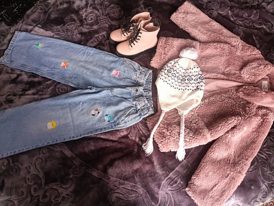 Set HM blanita ,blugi caciulita si ghete