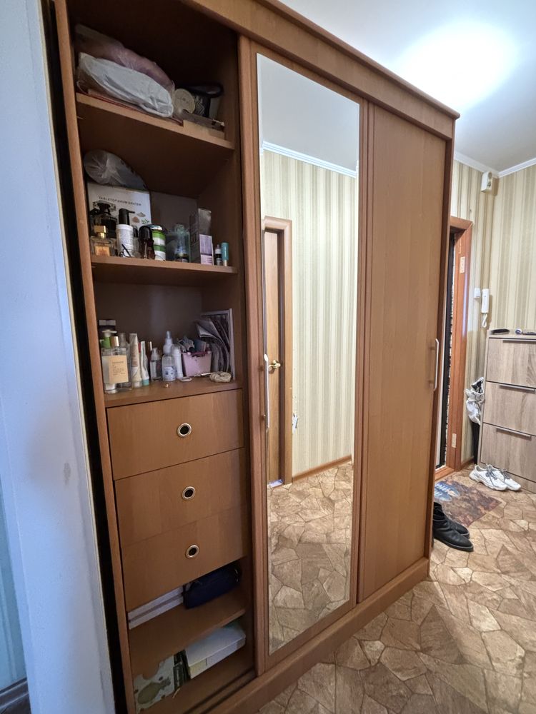 Трехдверный шкаф для прихожей