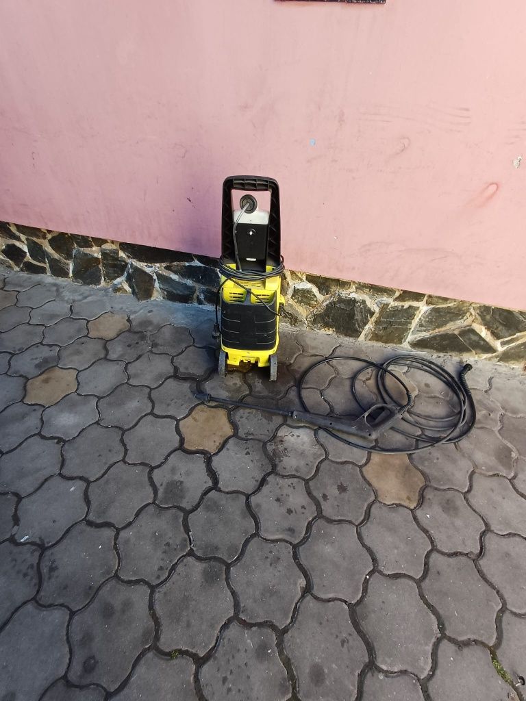 Aparat de spălat cu presiune  auto
