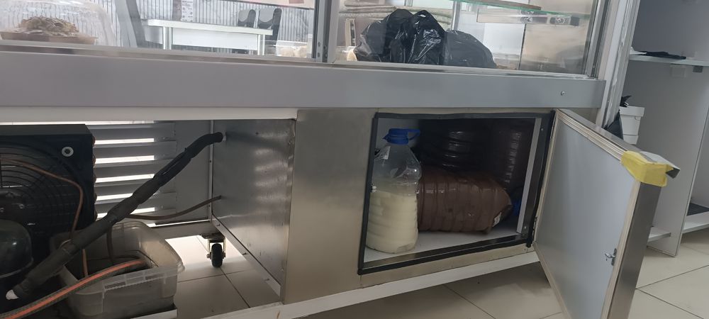 Ветрина холодильник перожные итд