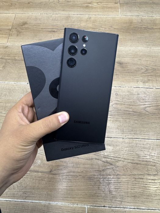 Samsung S22 ultra 12/256 srochna sotildi uzimedan oʻtmagan