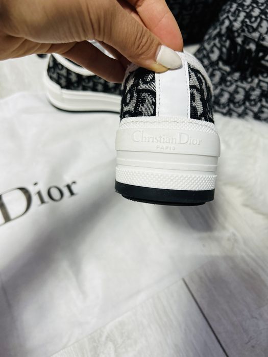 Кецове Dior.